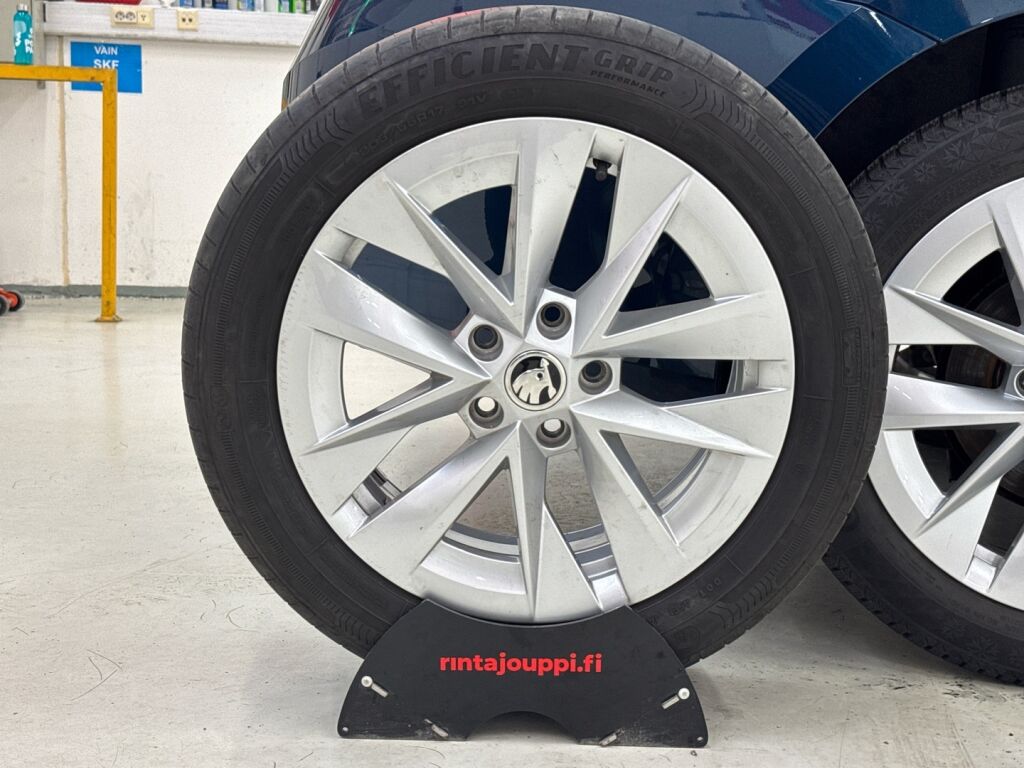 Skoda Octavia 2022 Sininen