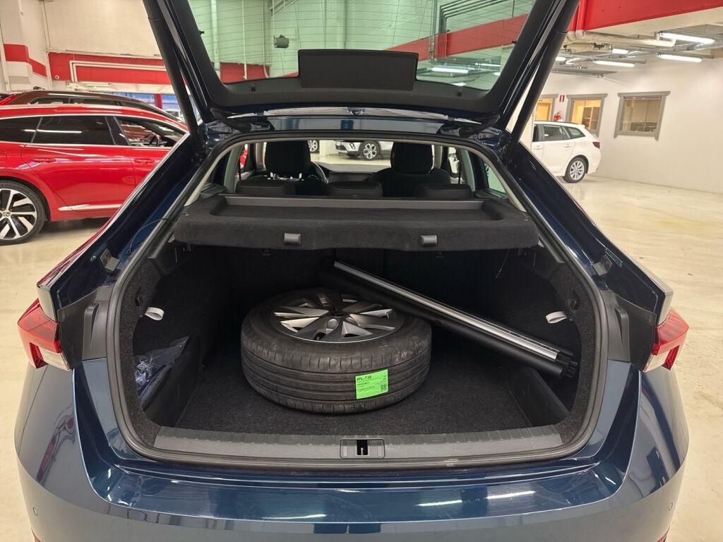 Skoda Octavia 2022 Sininen