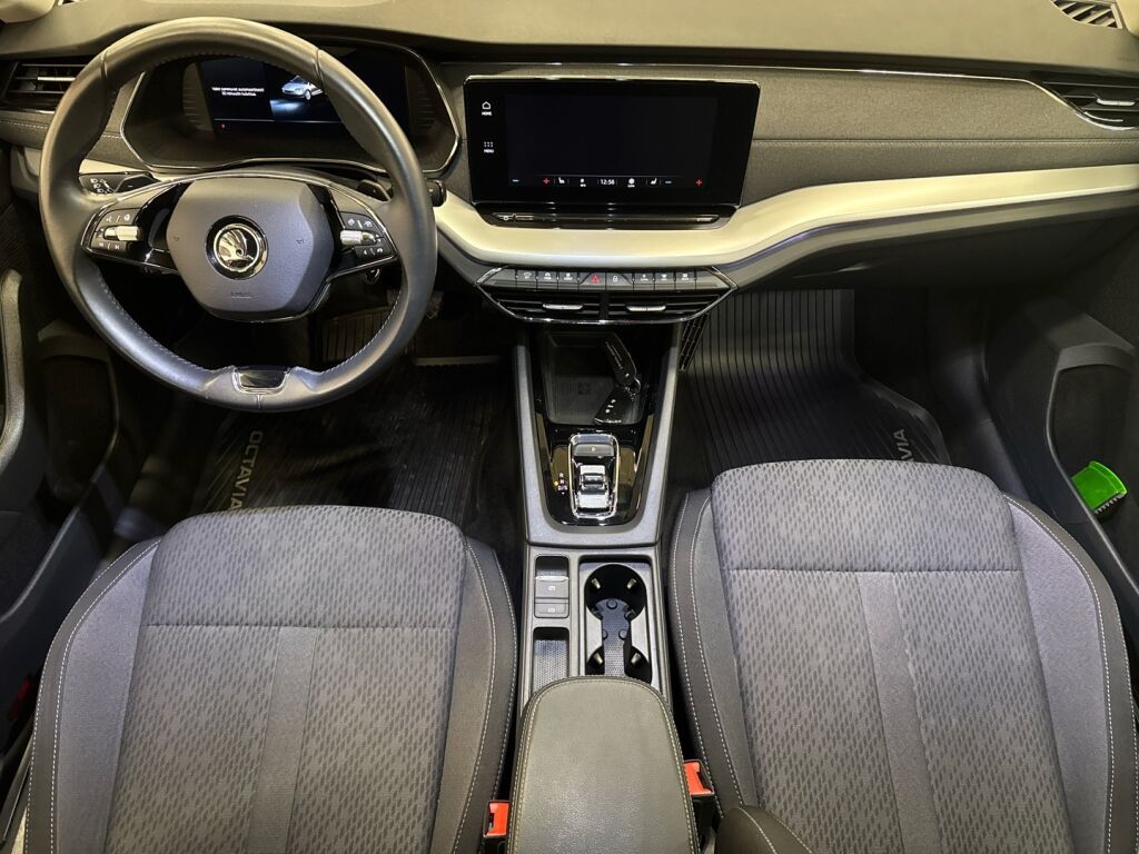 Skoda Octavia 2022 Sininen