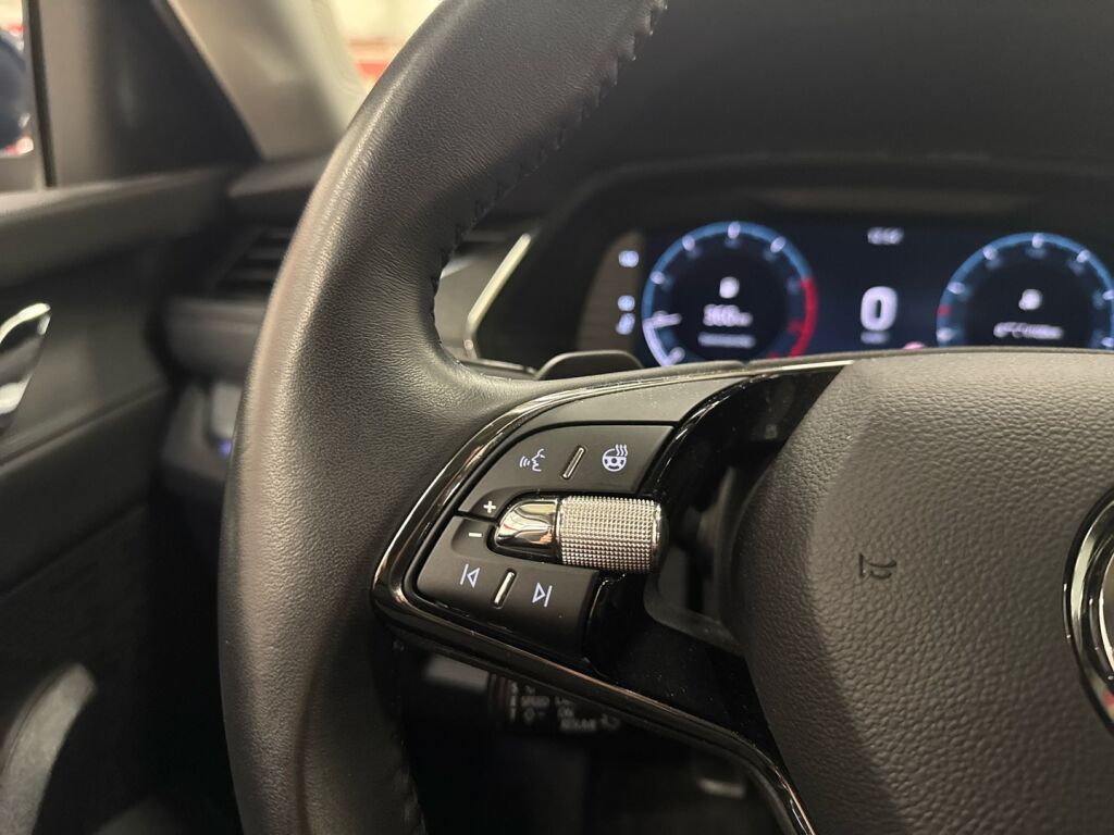 Skoda Octavia 2022 Sininen