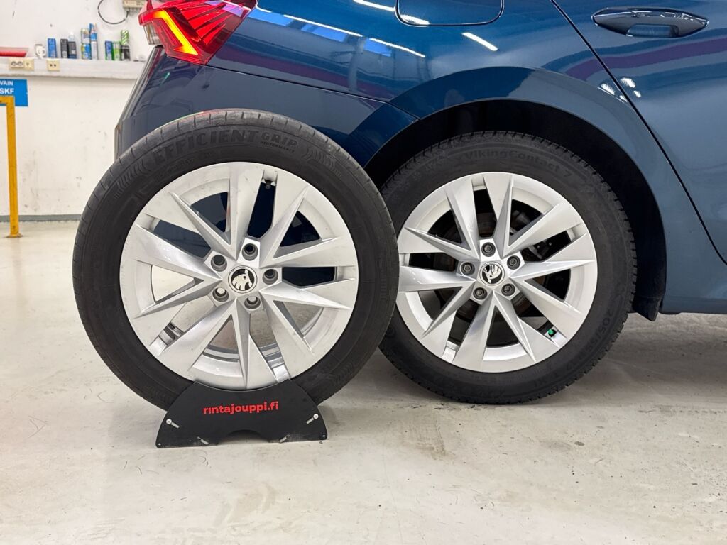 Skoda Octavia 2022 Sininen