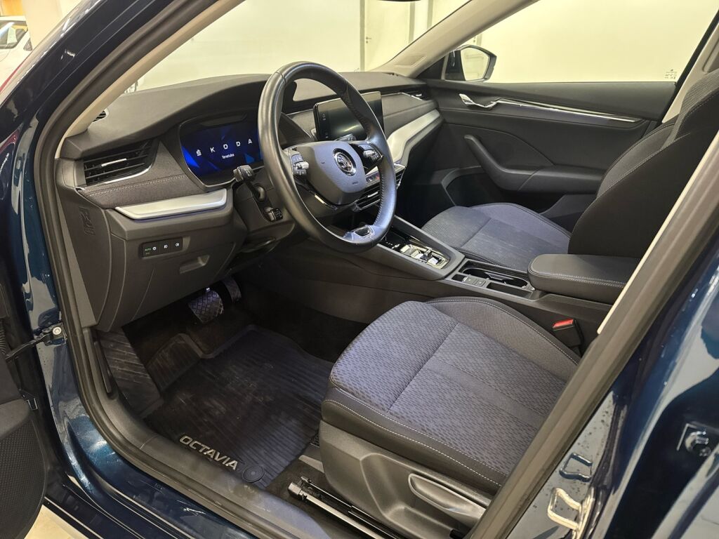 Skoda Octavia 2022 Sininen