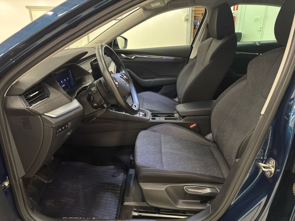 Skoda Octavia 2022 Sininen