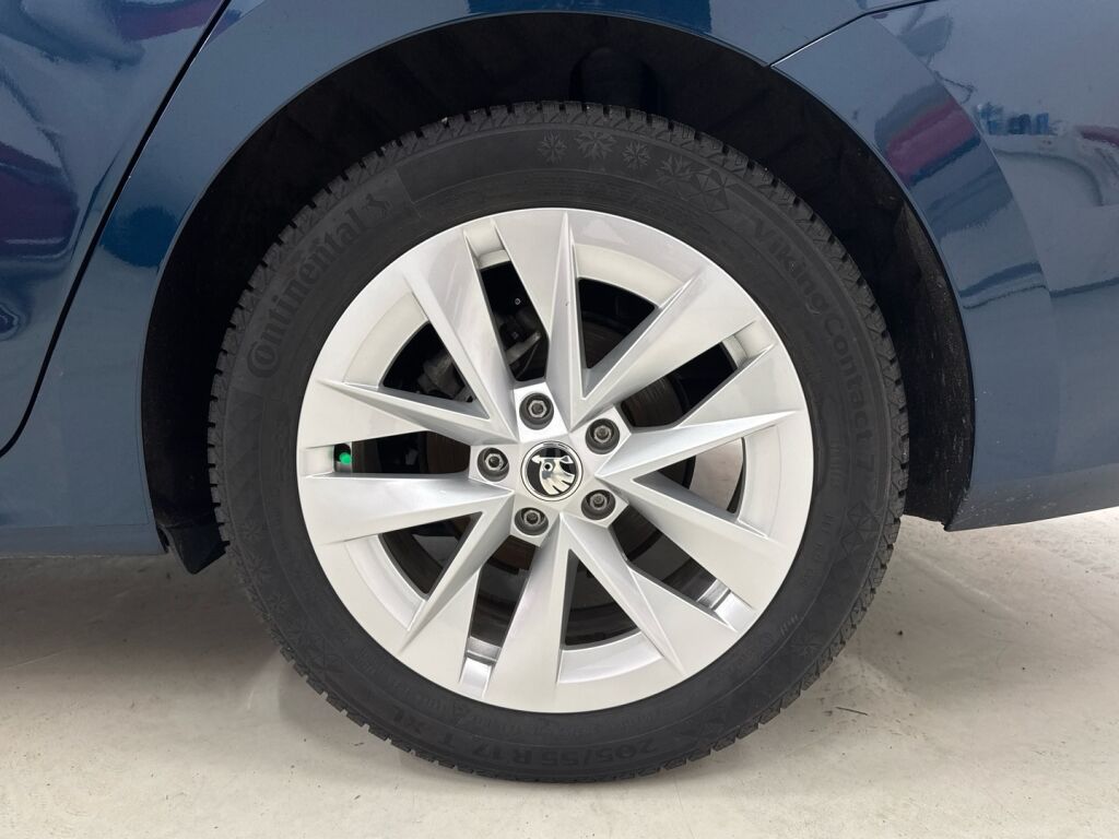 Skoda Octavia 2022 Sininen