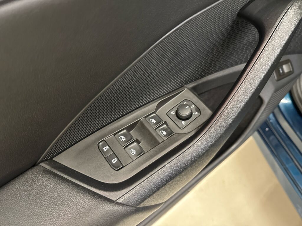 Skoda Octavia 2022 Sininen