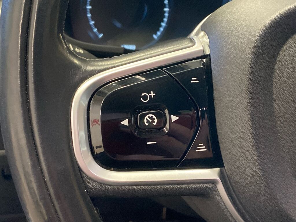 Volvo V90 2017 Musta