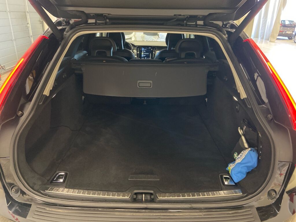 Volvo V90 2017 Musta