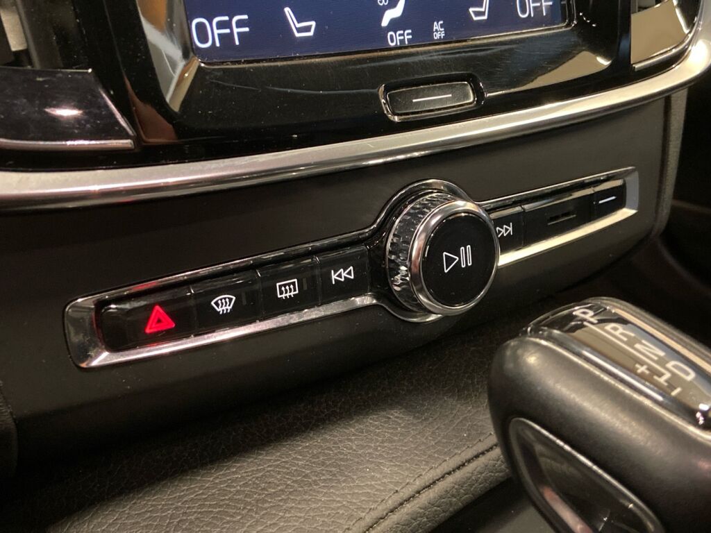 Volvo V90 2017 Musta