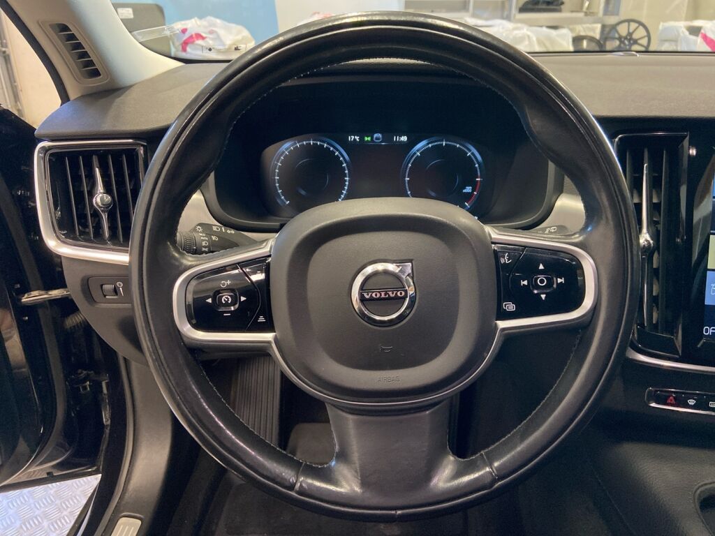 Volvo V90 2017 Musta