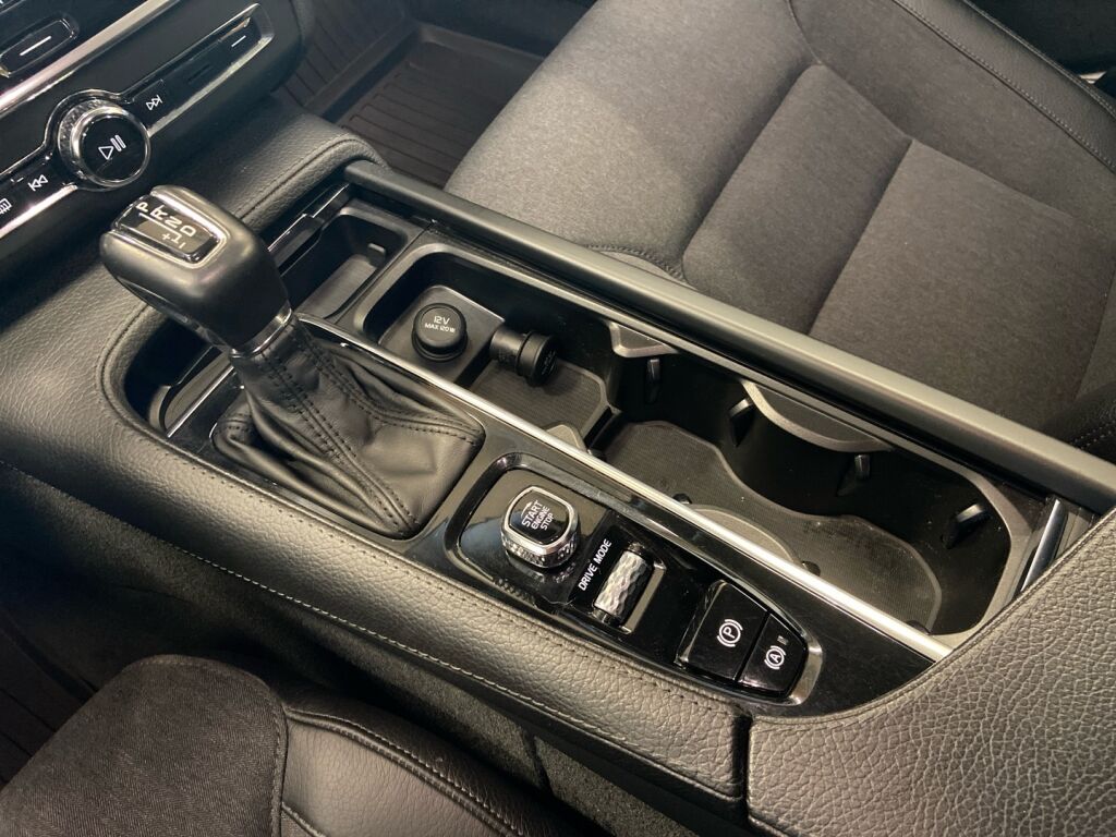 Volvo V90 2017 Musta