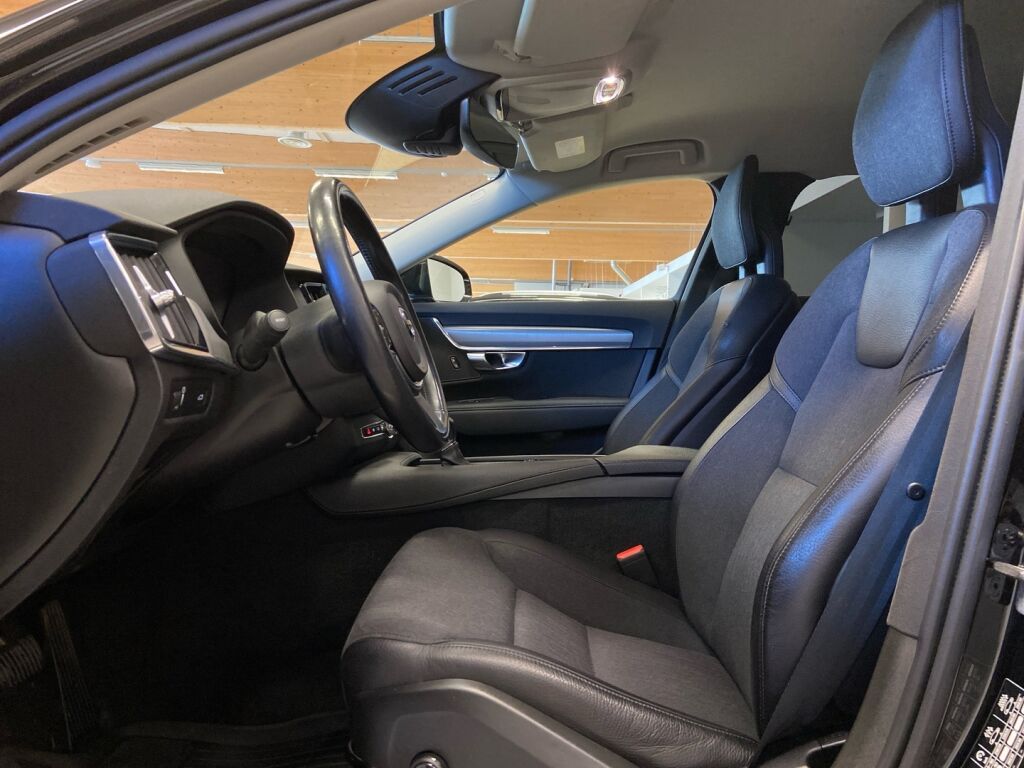 Volvo V90 2017 Musta