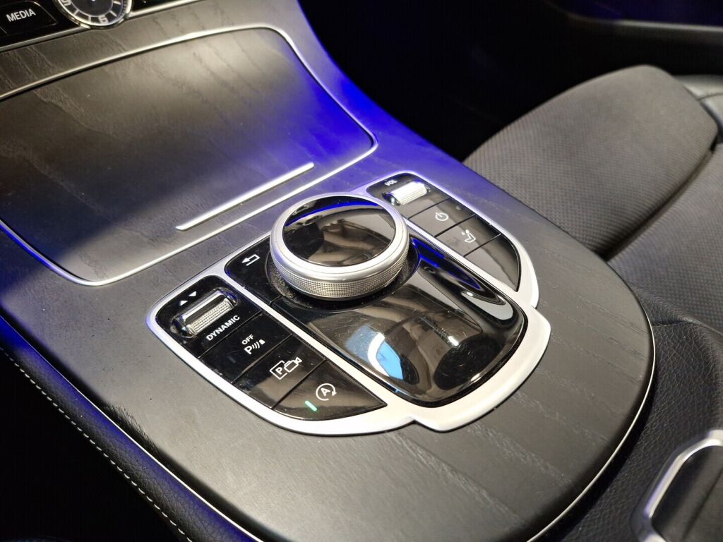 Mercedes-Benz E 2018 Sininen