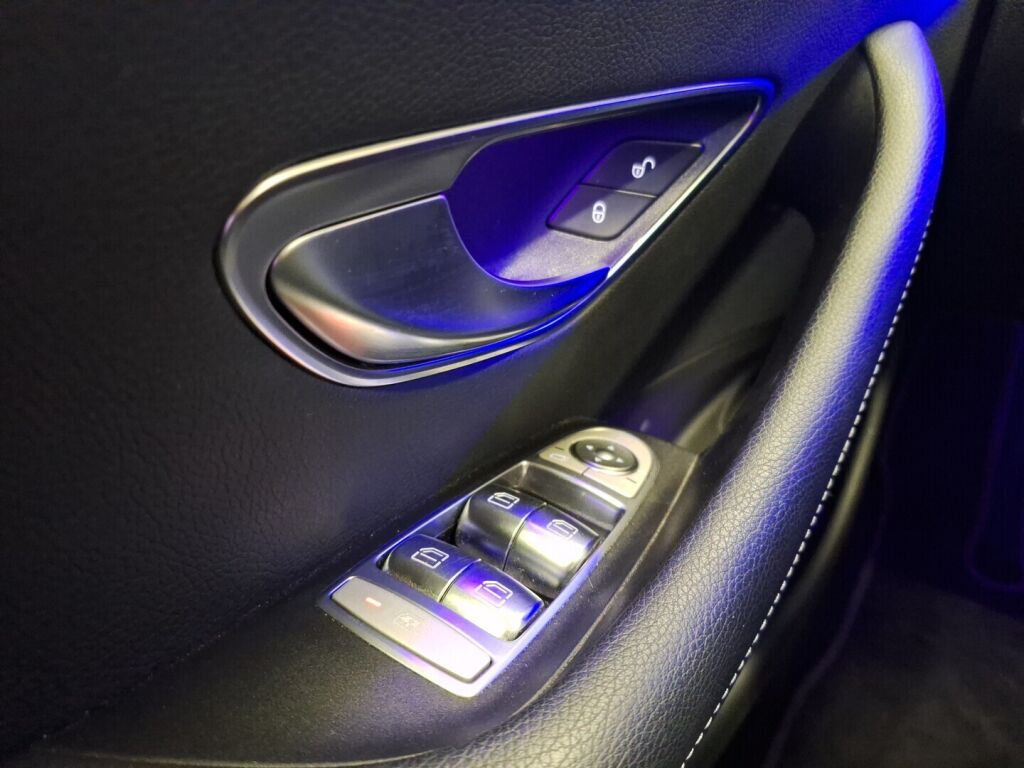 Mercedes-Benz E 2018 Sininen