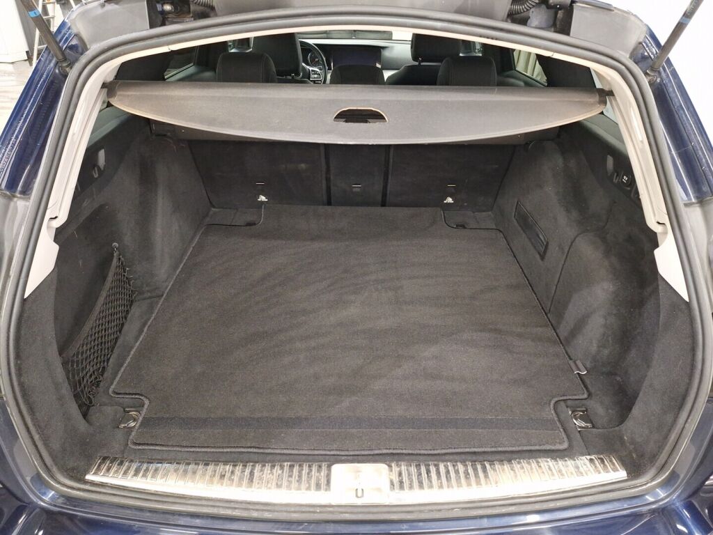 Mercedes-Benz E 2018 Sininen