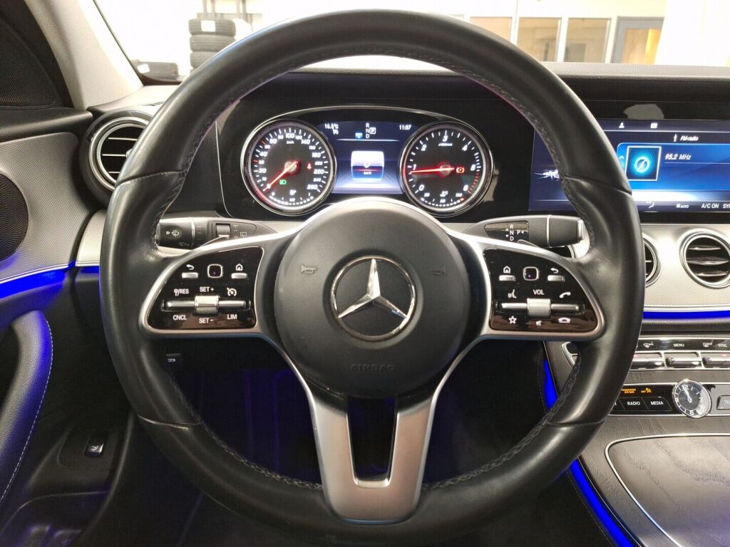 Mercedes-Benz E 2018 Sininen