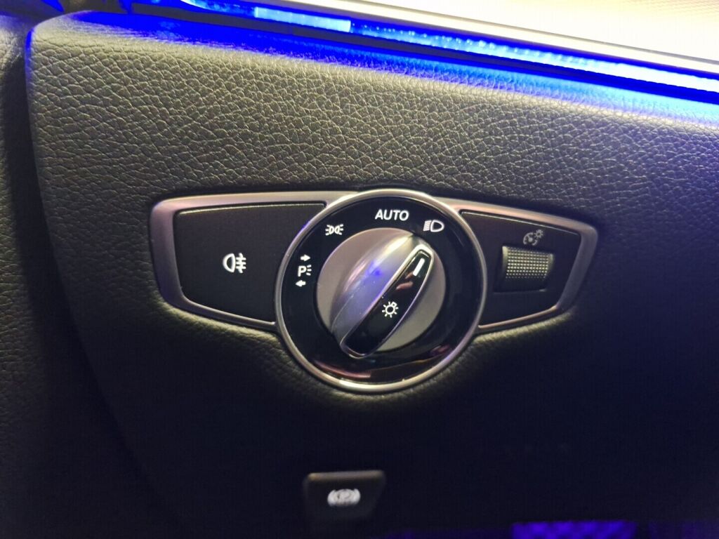 Mercedes-Benz E 2018 Sininen