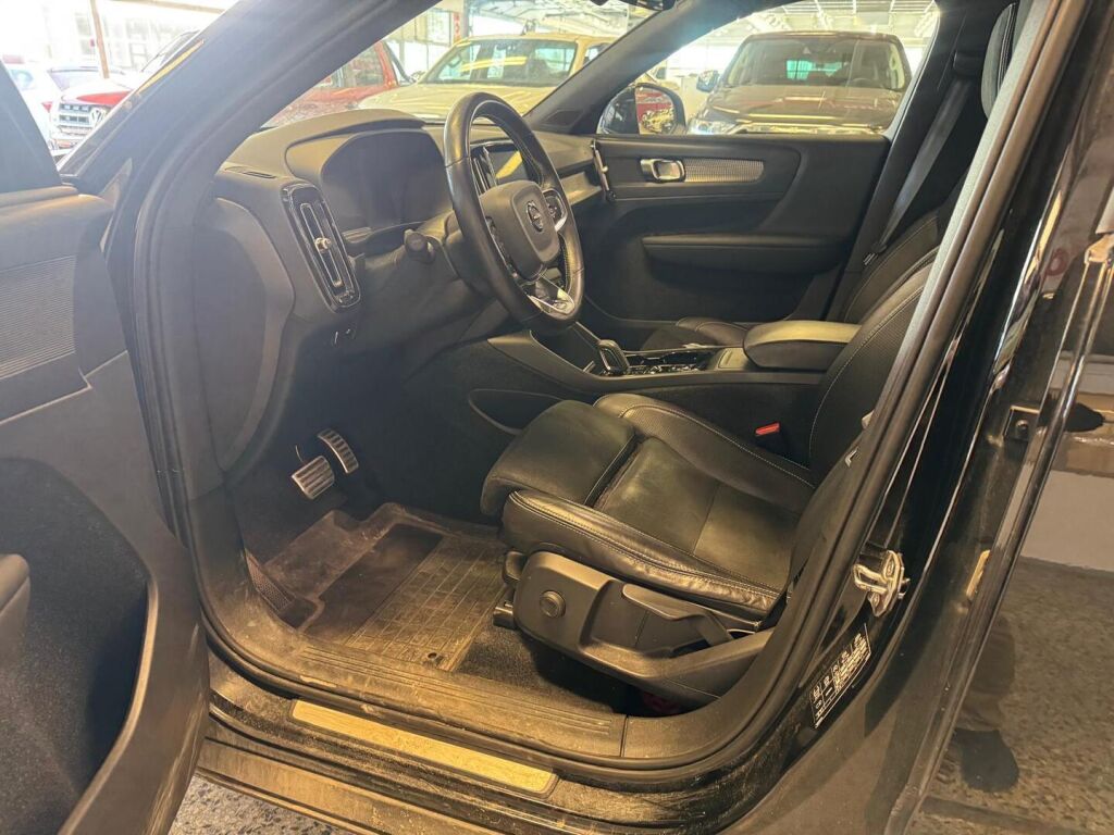 Volvo XC40 2019 Musta