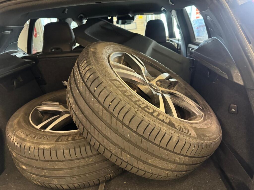 Volvo XC40 2019 Musta