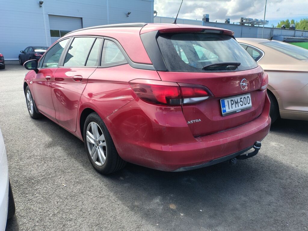 Opel Astra 2020 Punainen
