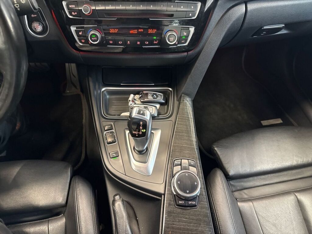 BMW 330 2013 Musta