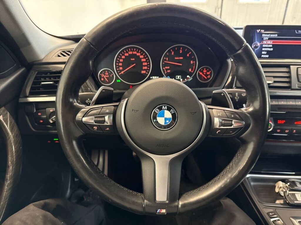 BMW 330 2013 Musta