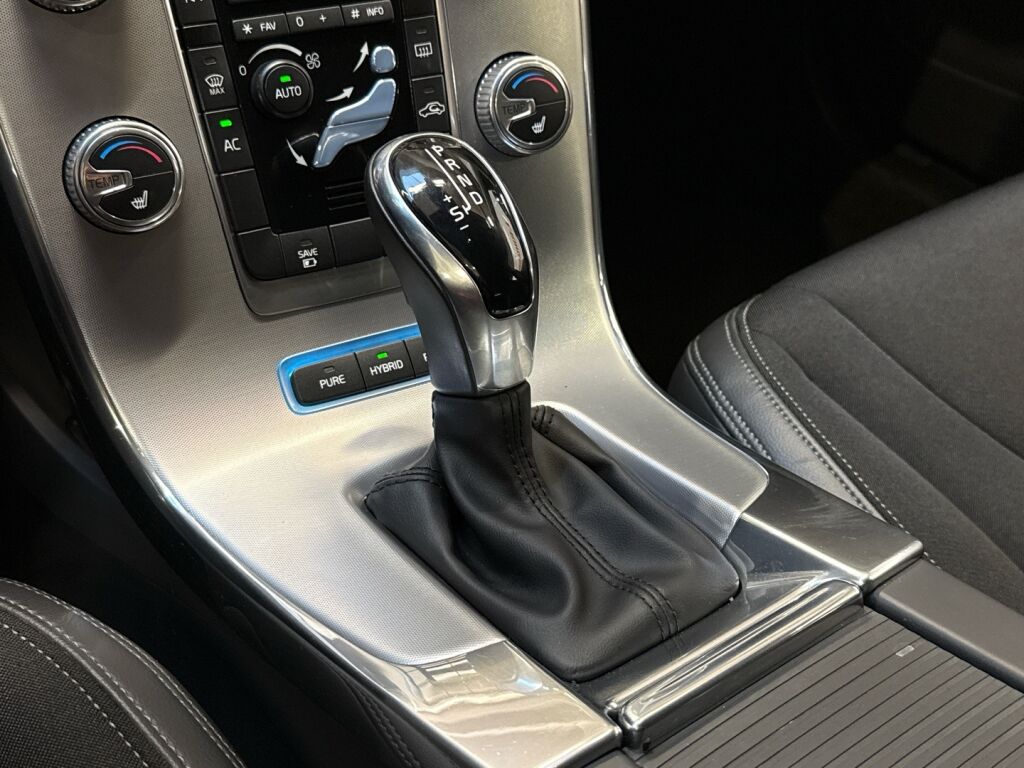 Volvo V60 2018 Valkoinen