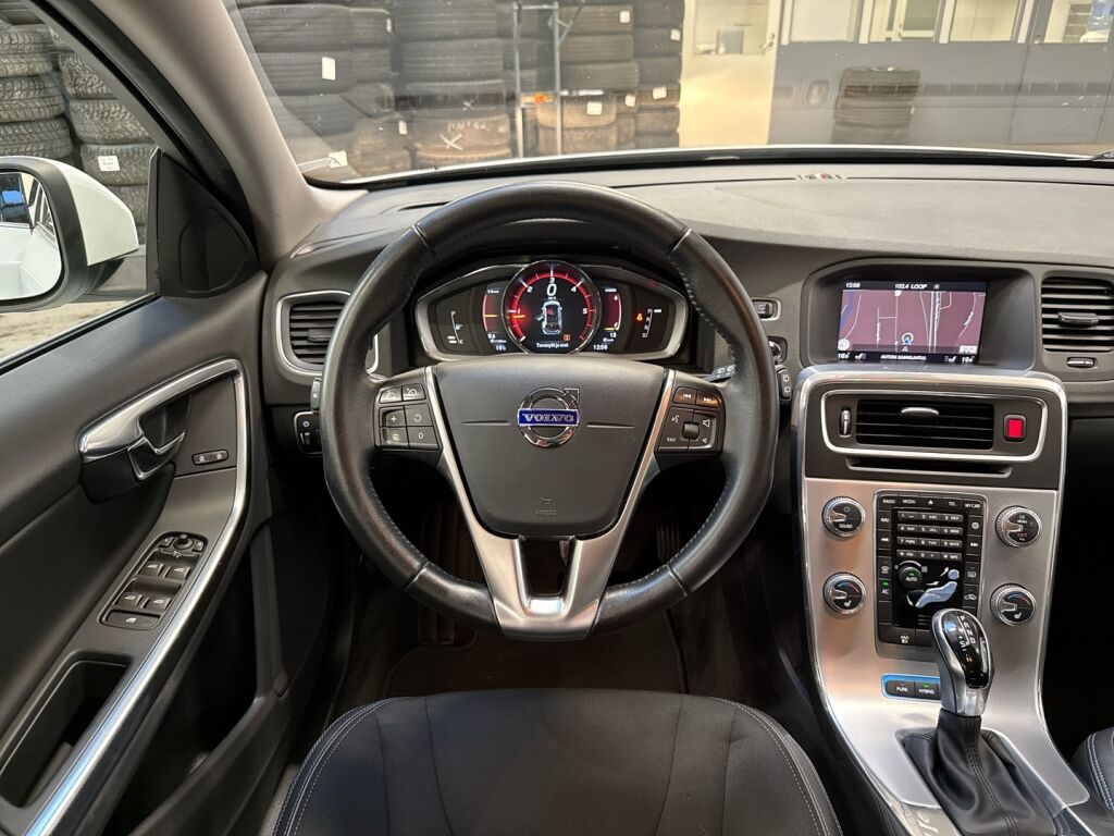 Volvo V60 2018 Valkoinen