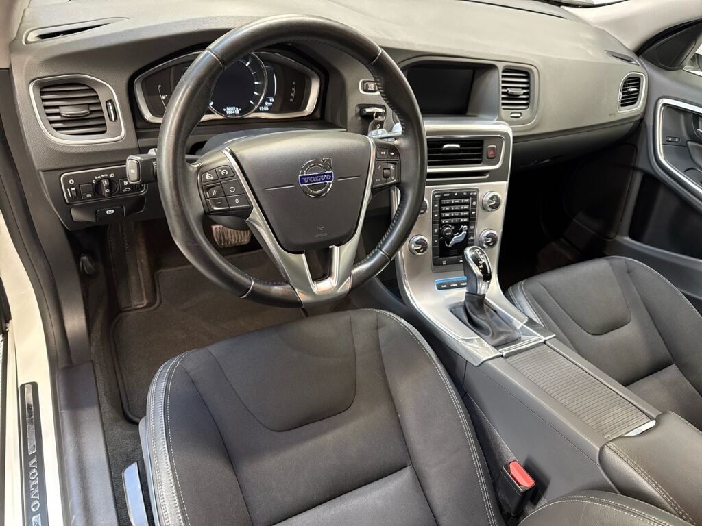Volvo V60 2018 Valkoinen