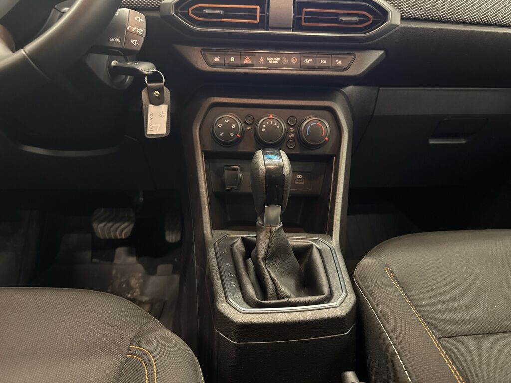 Dacia Sandero 2022 Oranssi