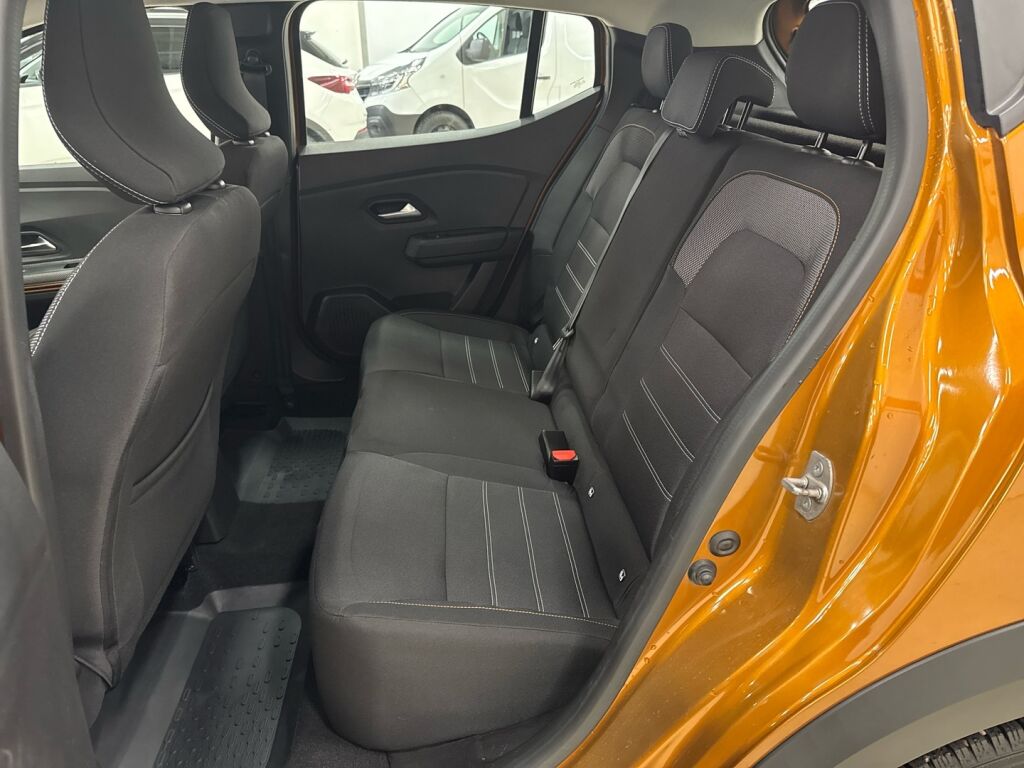 Dacia Sandero 2022 Oranssi