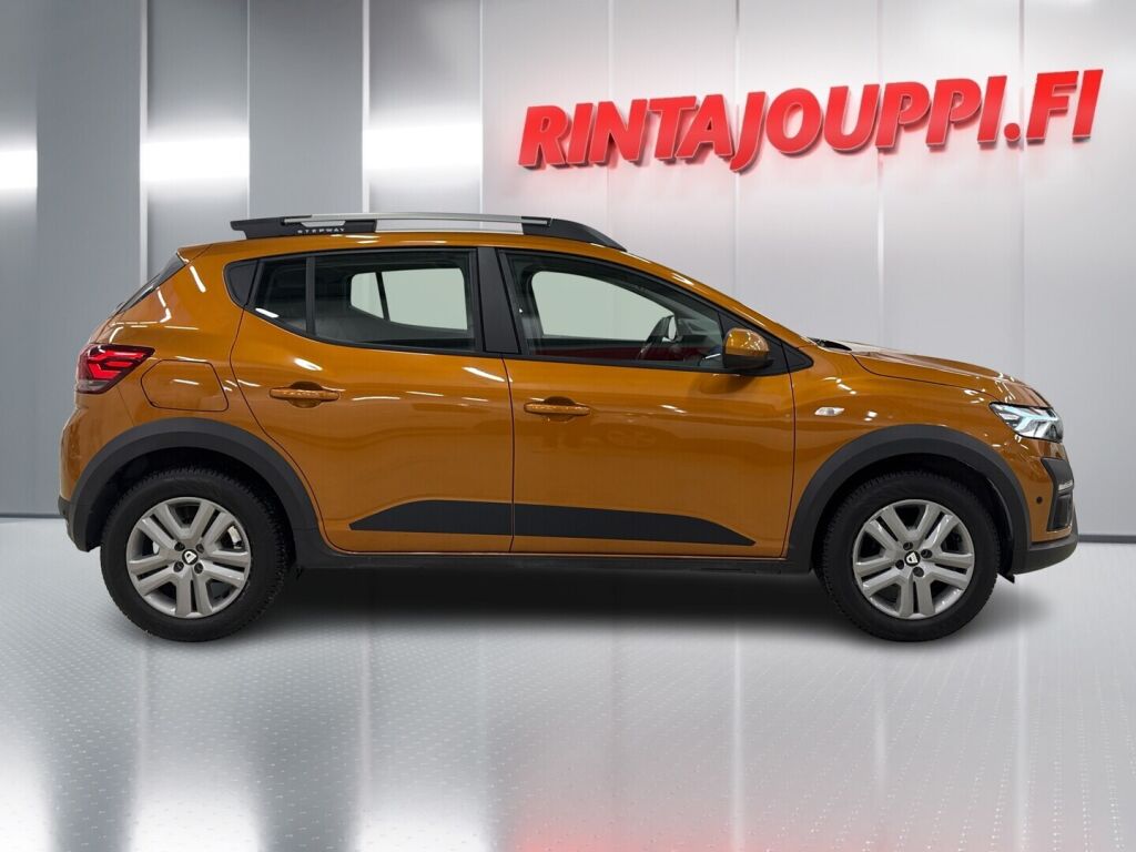 Dacia Sandero 2022 Oranssi