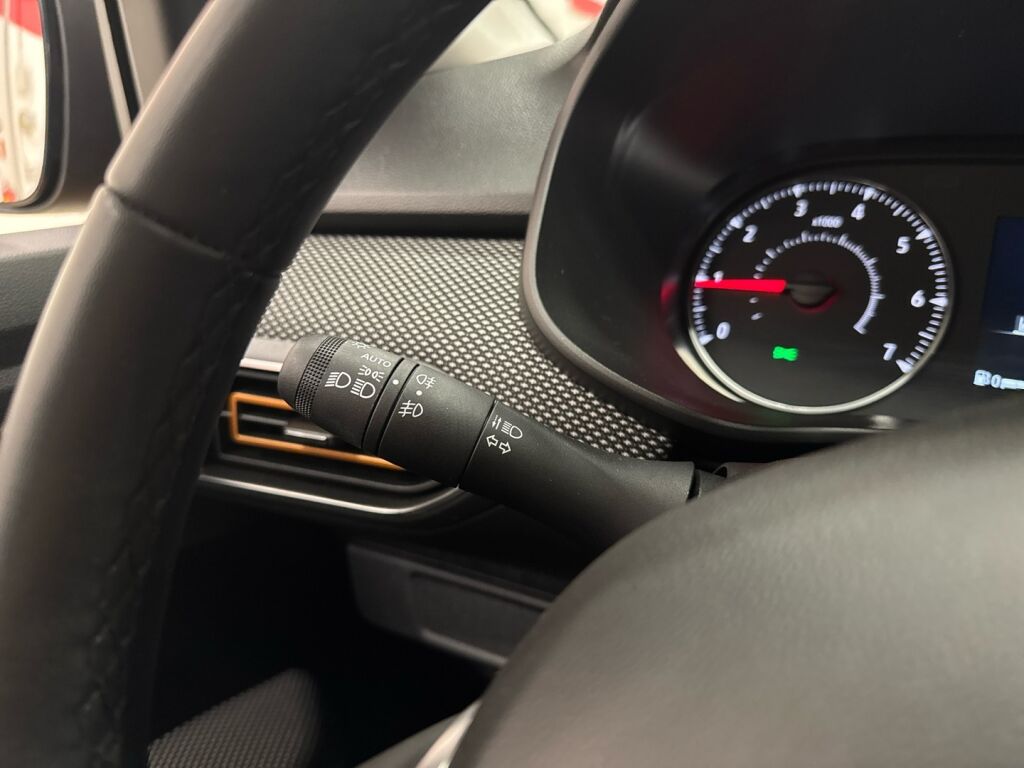 Dacia Sandero 2022 Oranssi