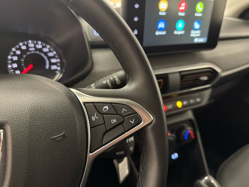 Dacia Sandero 2022 Oranssi