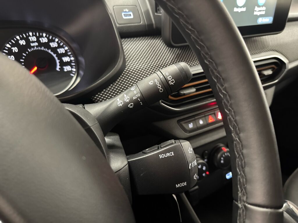 Dacia Sandero 2022 Oranssi