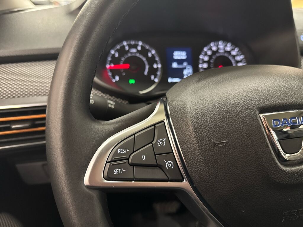 Dacia Sandero 2022 Oranssi