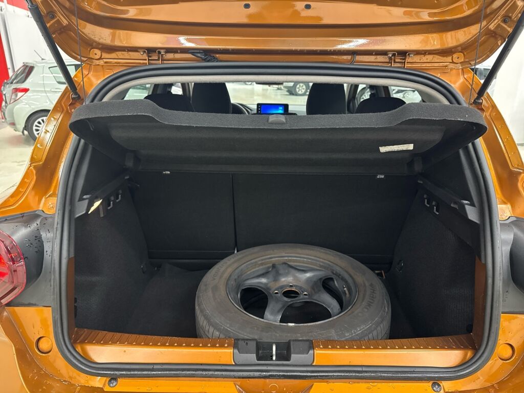 Dacia Sandero 2022 Oranssi