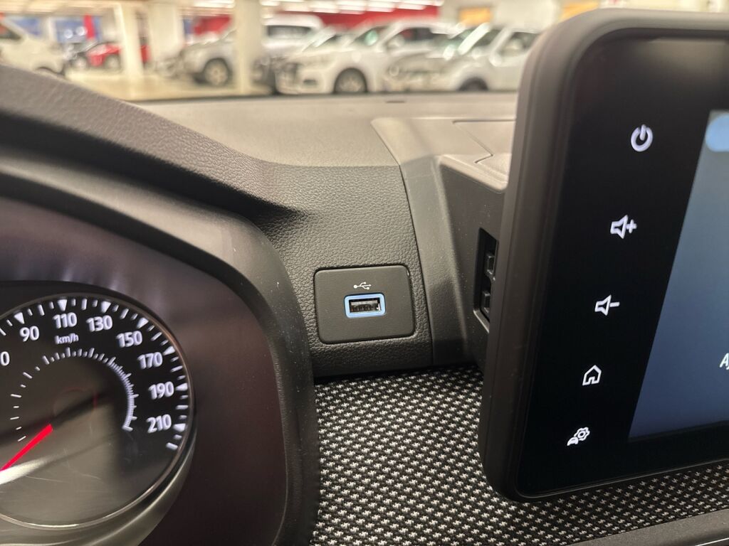 Dacia Sandero 2022 Oranssi