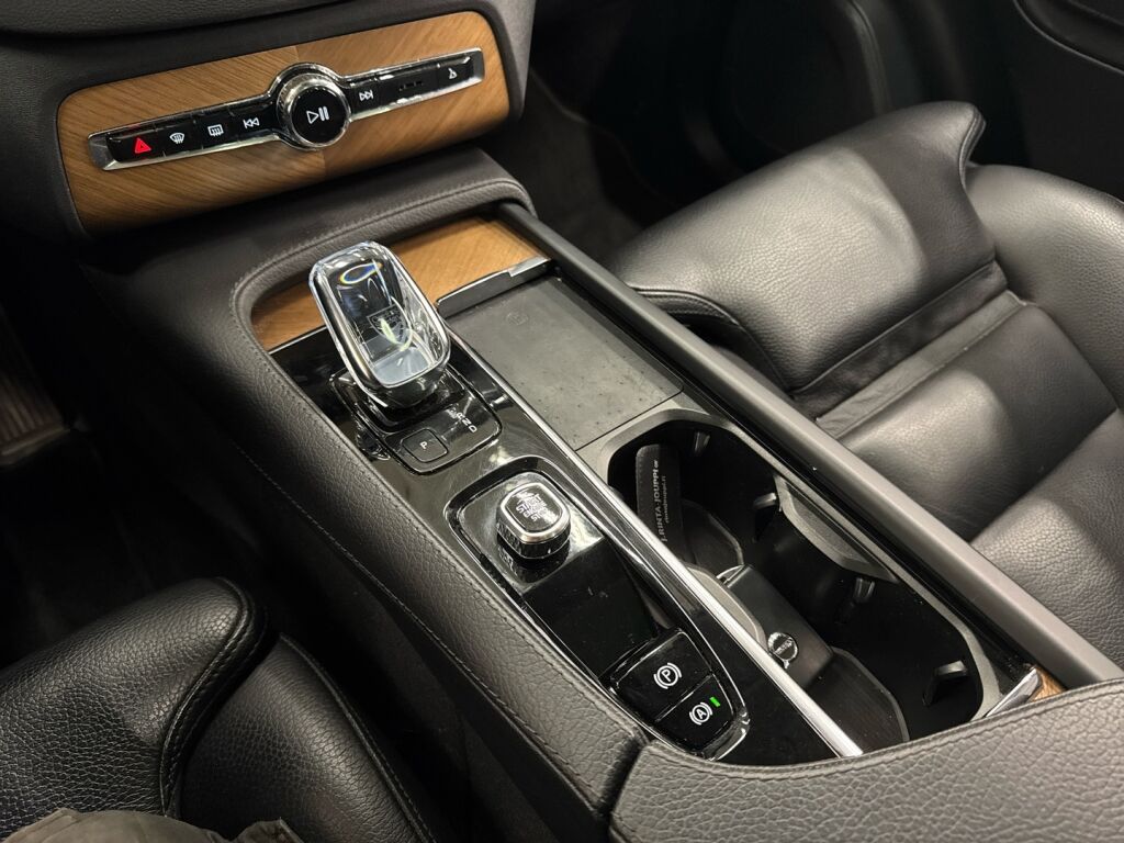 Volvo XC90 2022 Harmaa