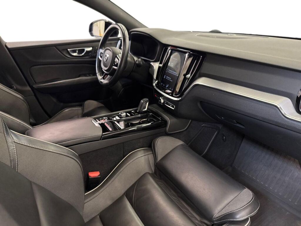 Volvo V60 2020 Sininen