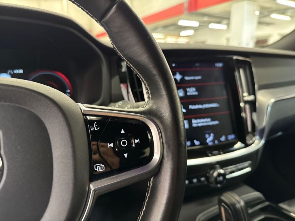 Volvo V60 2020 Sininen