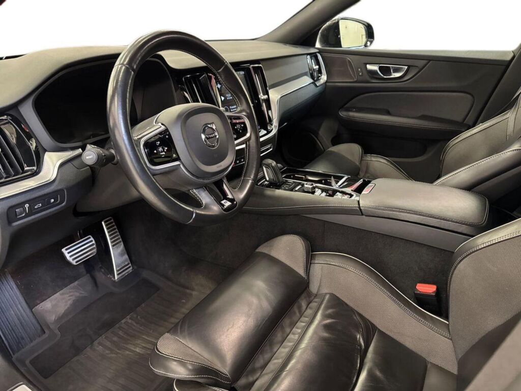 Volvo V60 2020 Sininen