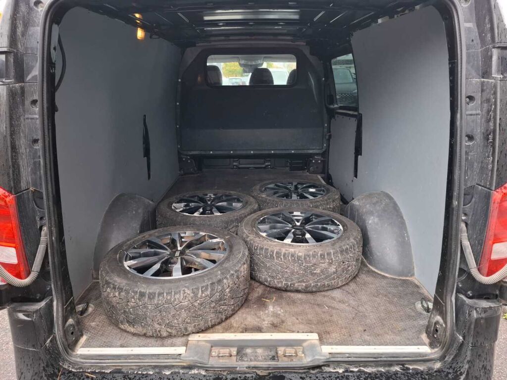 Mercedes-Benz Vito 2022 Musta