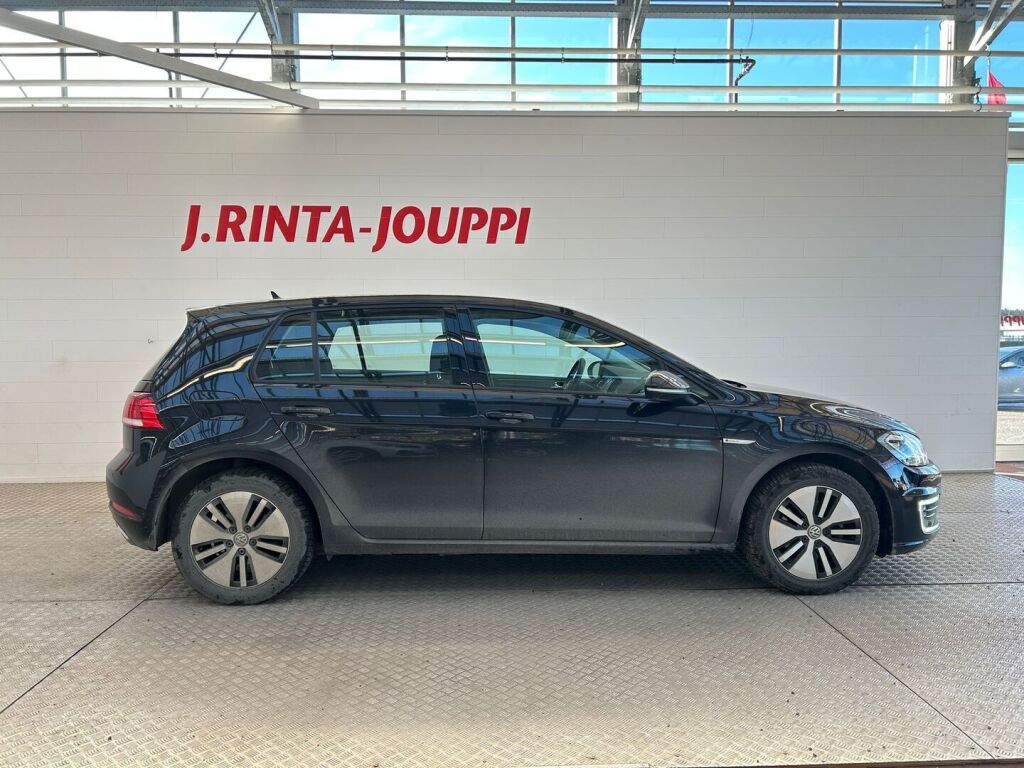 Volkswagen Golf 2020 Musta