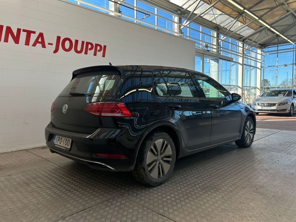 Volkswagen Golf 2020 Musta