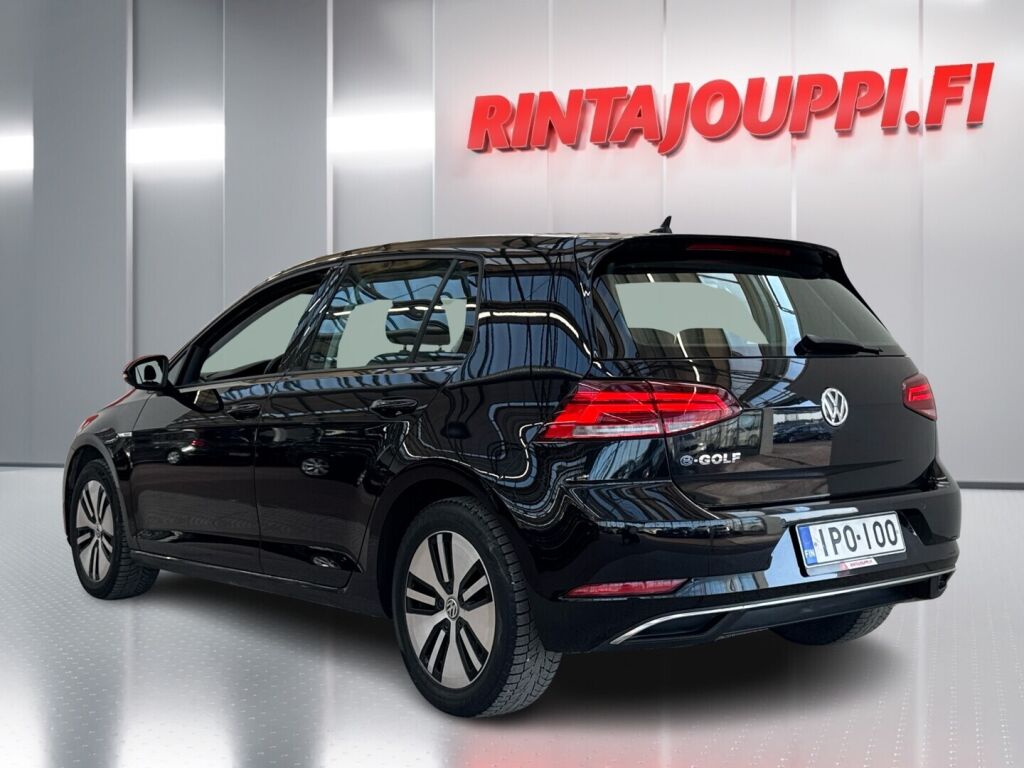 Volkswagen Golf 2020 Musta