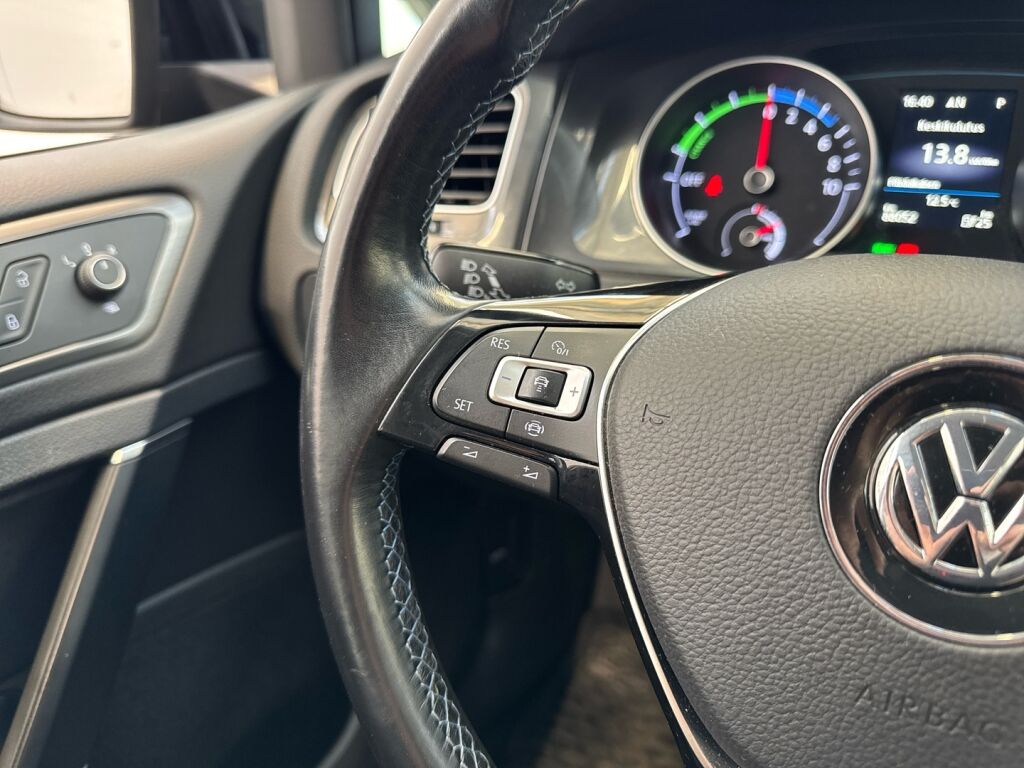 Volkswagen Golf 2020 Musta