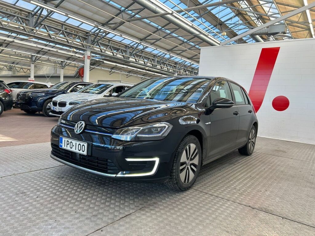 Volkswagen Golf 2020 Musta