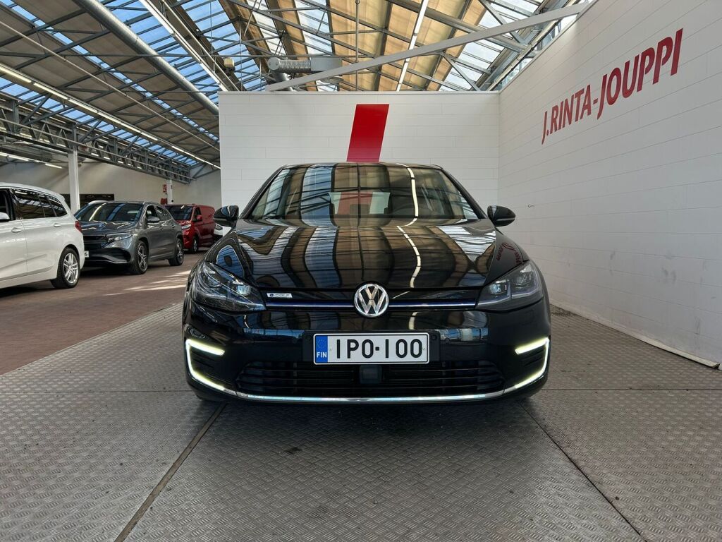 Volkswagen Golf 2020 Musta