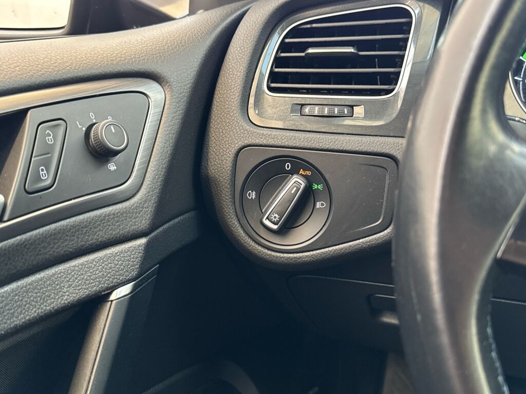 Volkswagen Golf 2020 Musta