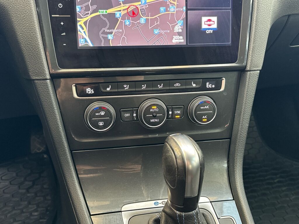 Volkswagen Golf 2020 Musta